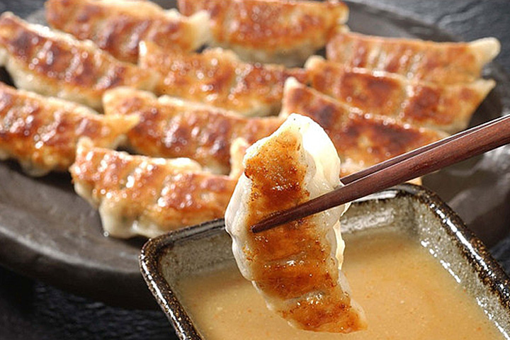 芦屋 伊東屋謹製 黒豚餃子と九条葱餃子